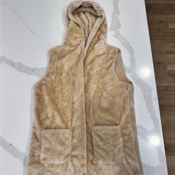 Zenana Outfitters Sweaters - Zenana Outfitters Cream Faux Fur Vest